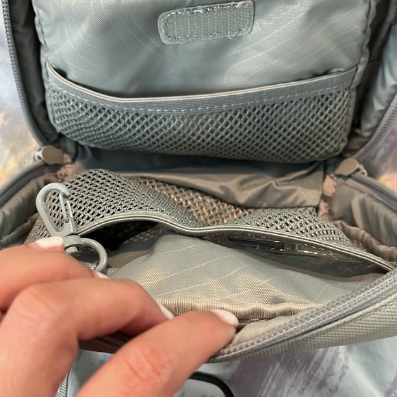 Incase Pouch - Picture 4 of 5